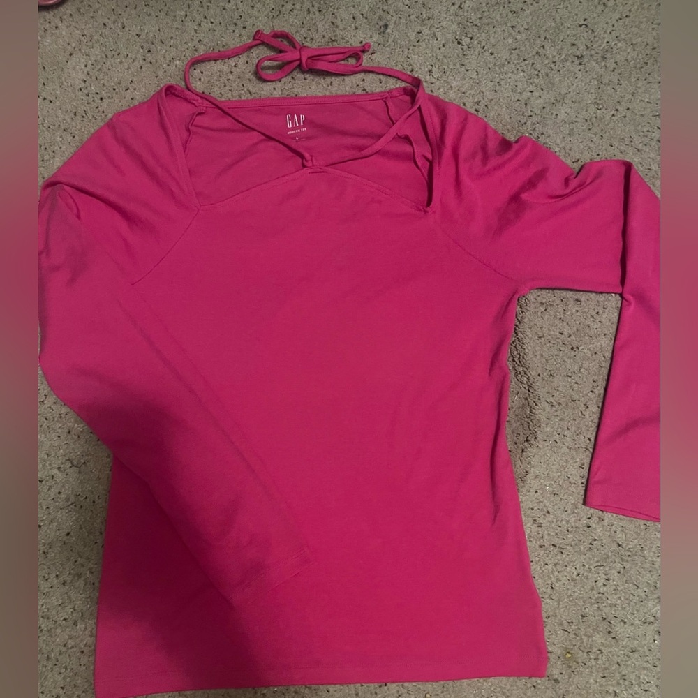 Woman’s Gap size medium top pink